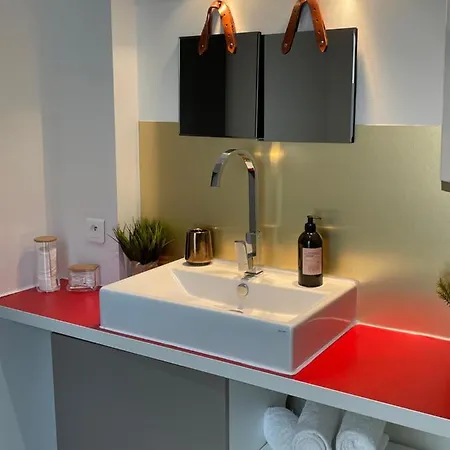 Apartment Climatise Avec Balcon Et Parking Prive *