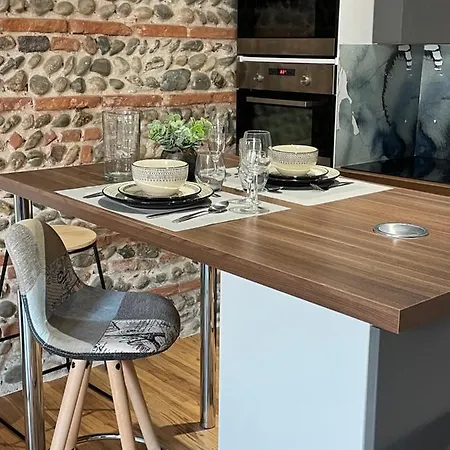 Climatise Avec Balcon Et Parking Prive Apartment